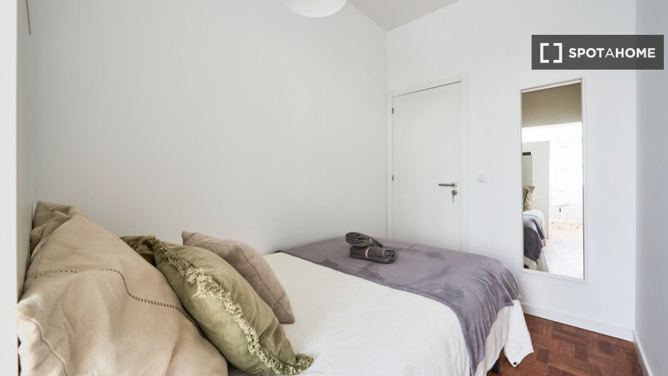 Double room Lisbon, 10 beds — photo 24