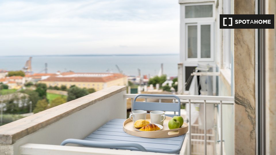 Apartment Lisbon, 2 beds, 75m² — photo 8