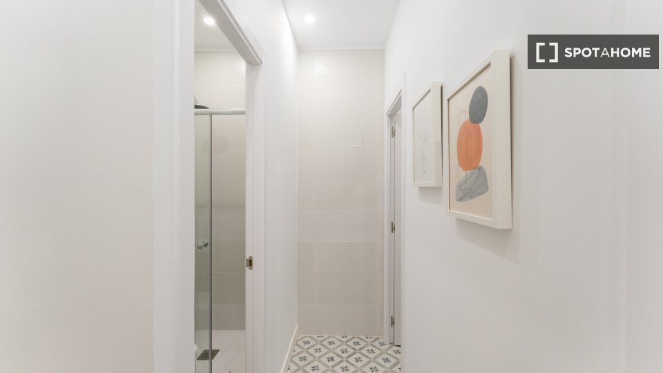Double room Madrid, 4 beds — photo 8