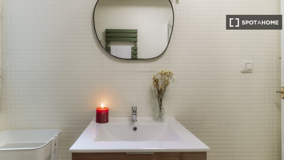 Double room Barcelona, 3 beds, 90m² — photo 15