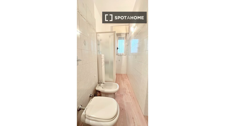Double room Milan, 3 beds, 85m² — photo 4