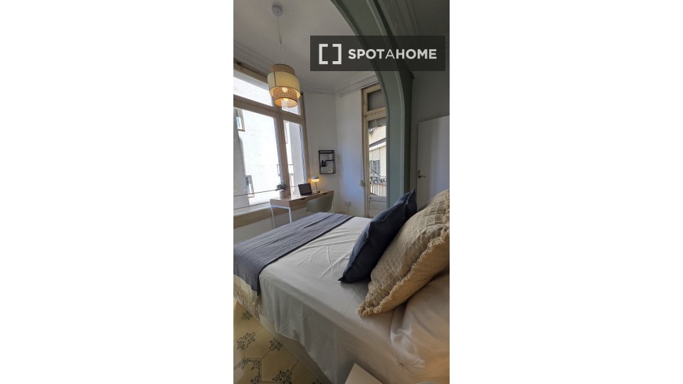 Double room Barcelona, 7 beds, 210m² — photo 4