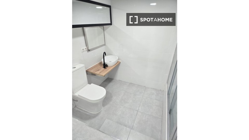 Double room Valencia, 5 beds, 85m² — photo 16