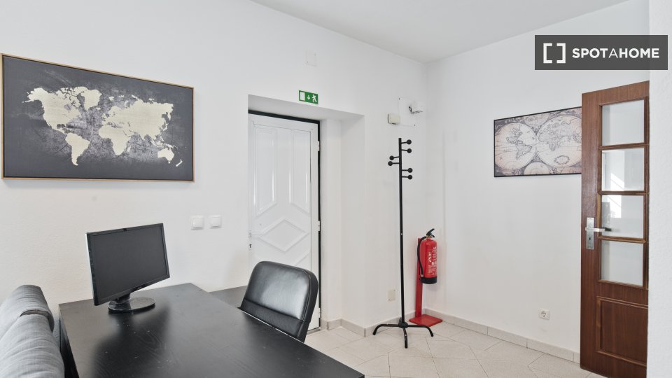 Apartment Lisbon, 2 beds, 50m² — photo 11