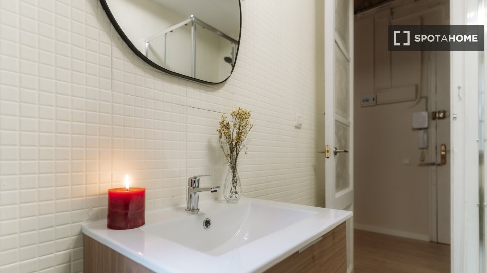 Double room Barcelona, 3 beds, 90m² — photo 10