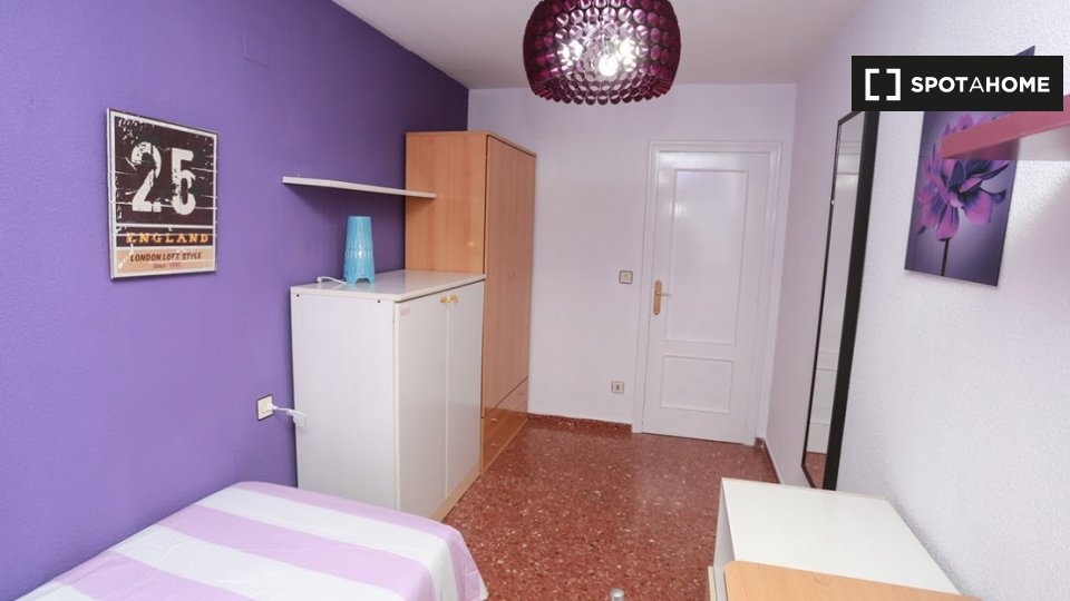 Double room Valencia, 3 beds, 120m² — photo 11