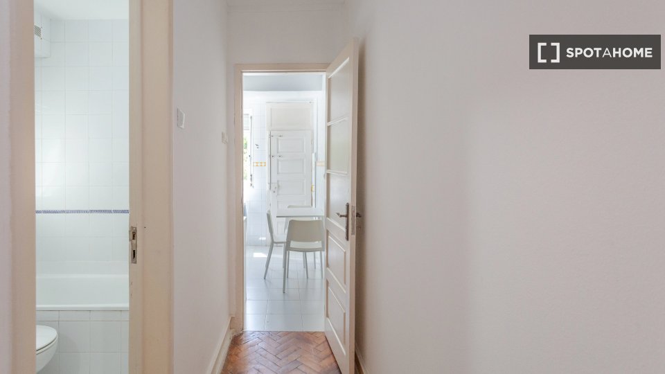 Double room Lisbon, 4 beds — photo 7