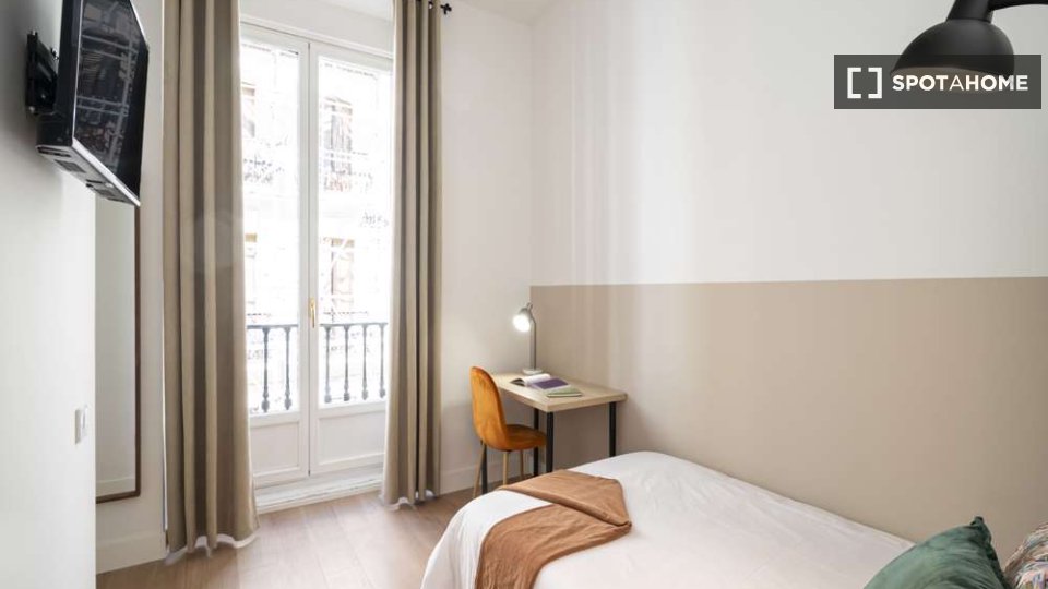Double room Madrid, 16 beds — photo 8
