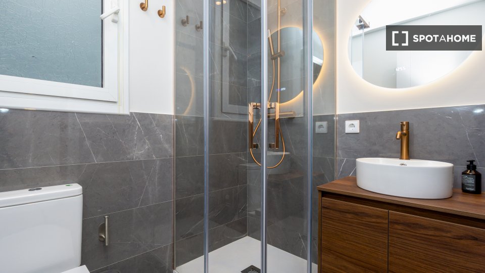Apartment Barcelona, 4 beds, 110m² — photo 4