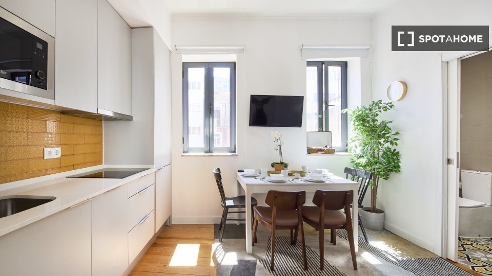 Apartment Lisbon, 2 beds, 45m² — photo 4