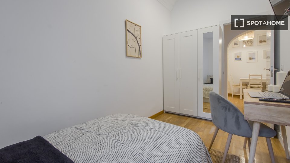 Double room Madrid, 6 beds, 120m² — photo 4
