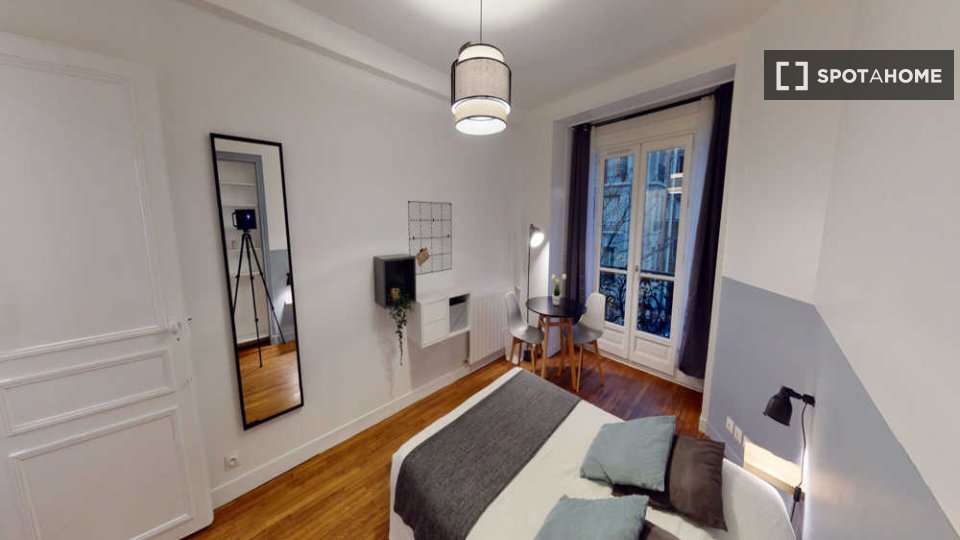 Double room Paris, 3 beds, 60m² — photo 14