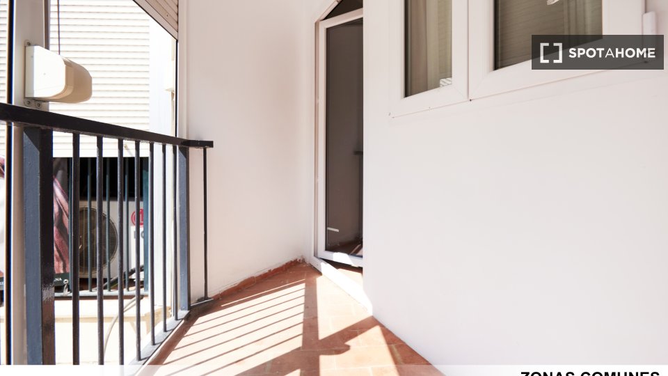 Double room Seville, 3 beds — photo 4