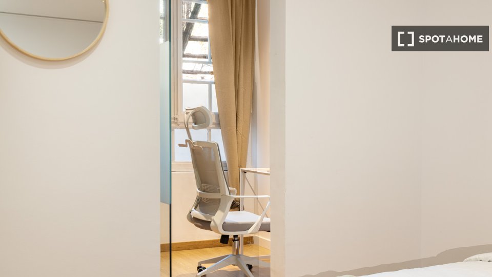 Double room Barcelona, 6 beds, 130m² — photo 3