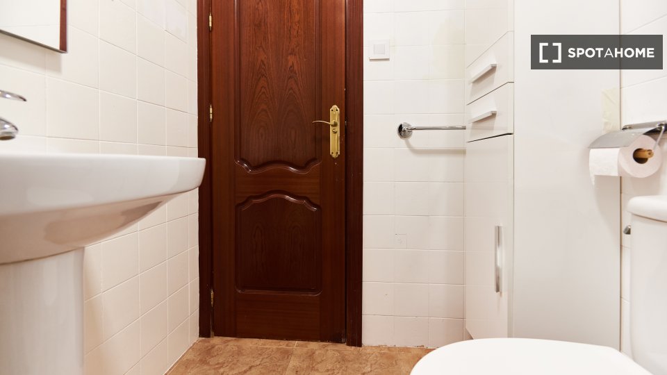 Double room Seville, 3 beds — photo 10