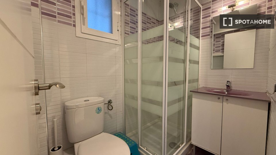 Double room Madrid, 4 beds — photo 43