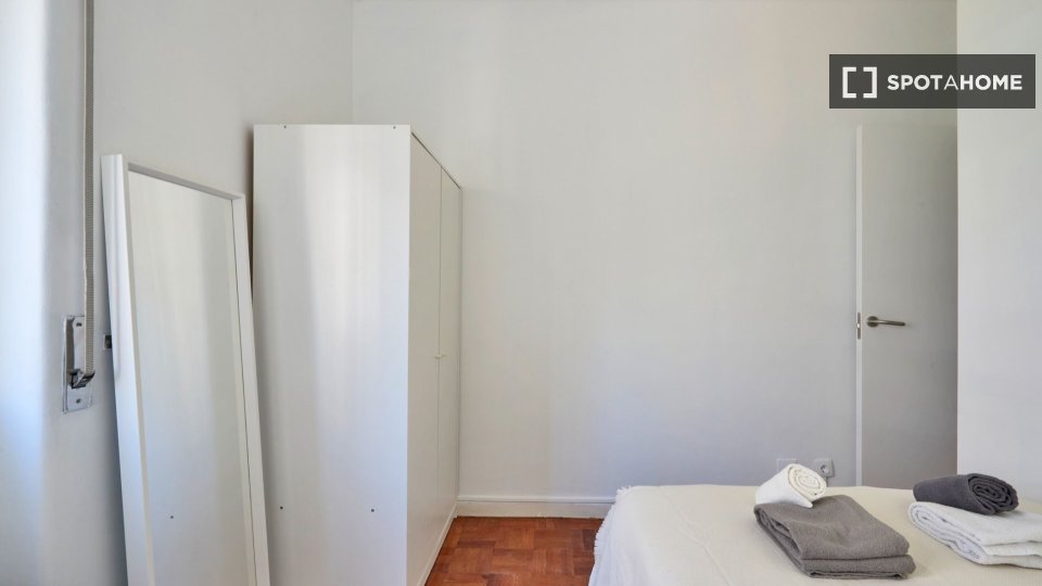 Double room Lisbon, 10 beds — photo 48