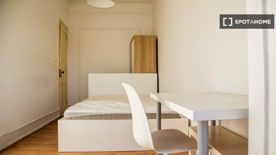 Double room Lisbon, 4 beds — photo 6