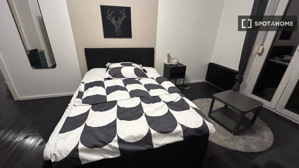 Double room Frankfurt, 3 beds, 22m² — photo 5