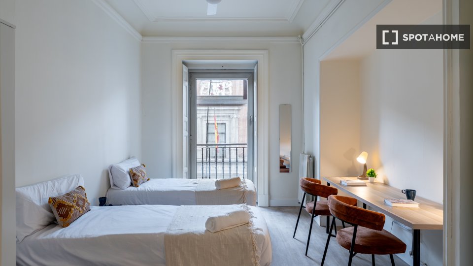 Double room Madrid, 9 beds — photo 13