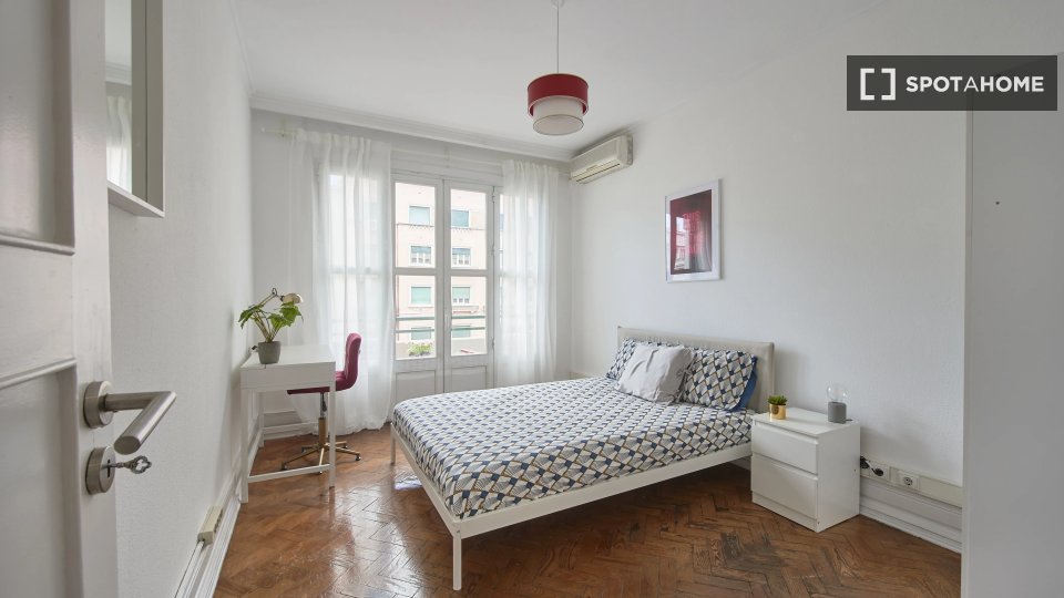 Double room Lisbon, 8 beds — photo 1
