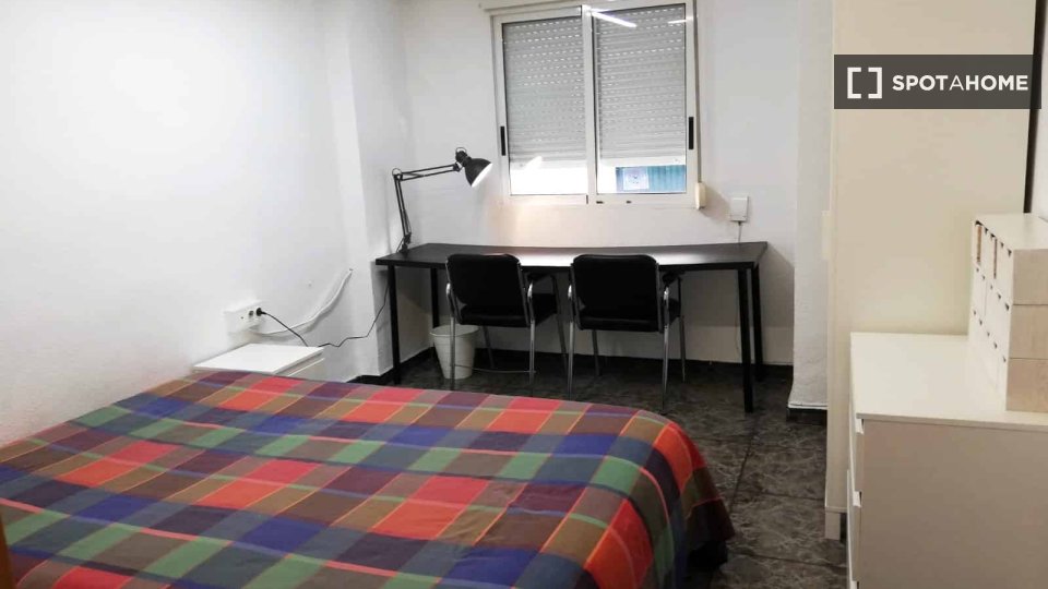 Double room Valencia, 3 beds — photo 13