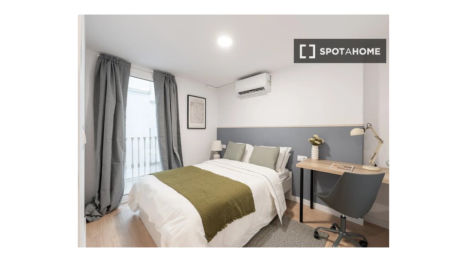 Double room Barcelona, 15 beds — photo 15