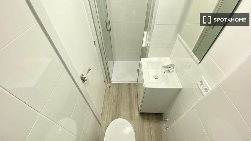 Double room Madrid, 4 beds — photo 14