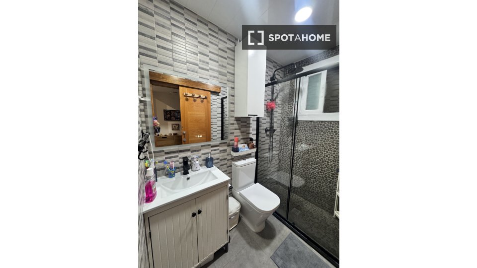 Double room Barcelona, 3 beds, 60m² — photo 3