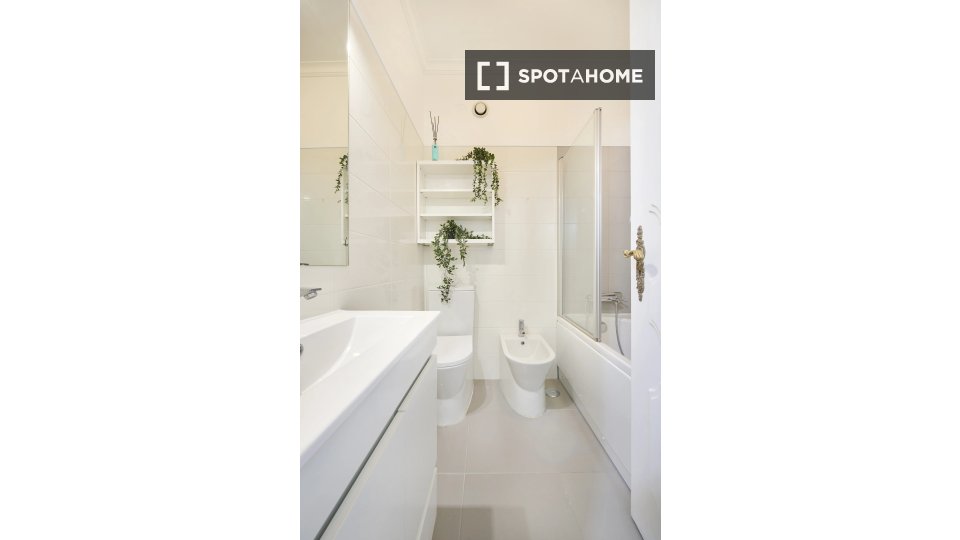 Double room Lisbon, 5 beds — photo 15