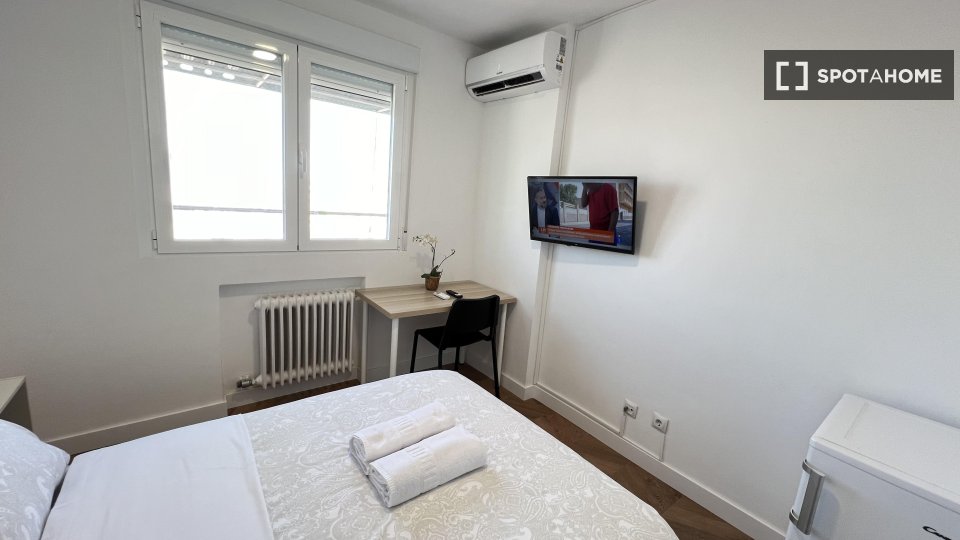 Double room Madrid, 4 beds, 90m² — photo 6