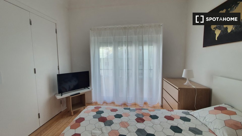 Double room Lisbon, 3 beds, 75m² — photo 2