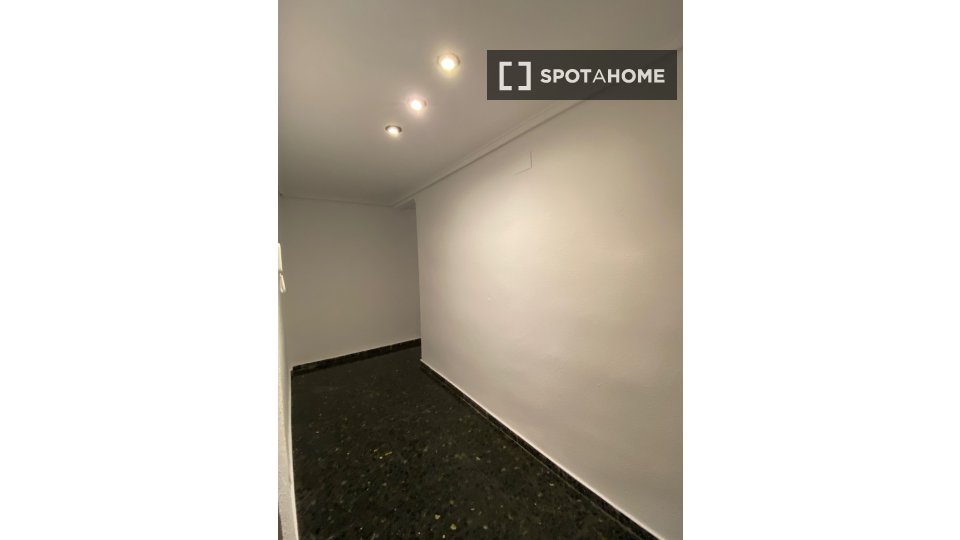 Double room Valencia, 5 beds, 110m² — photo 17