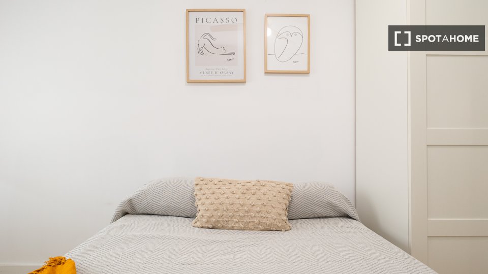 Double room Valencia, 5 beds, 90m² — photo 2