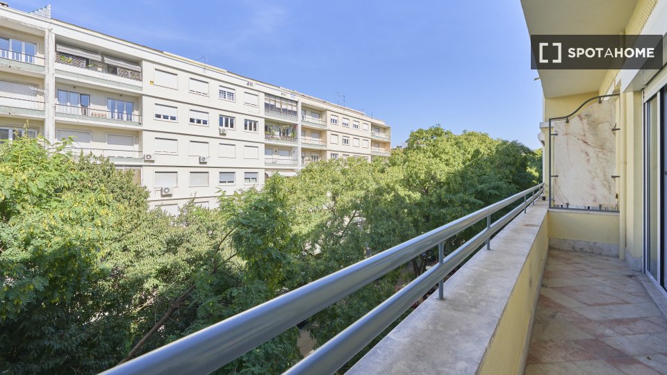 Double room Lisbon, 16 beds — photo 17