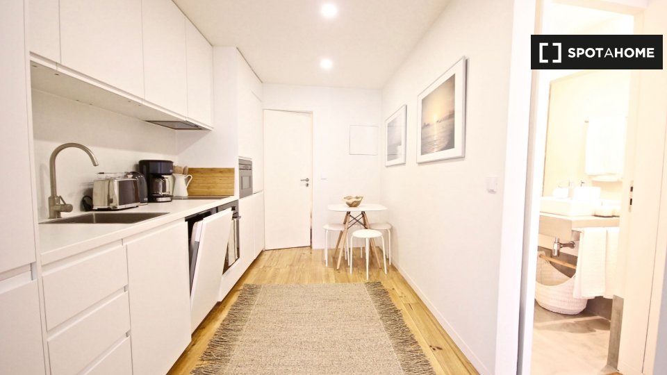 Apartment Lisbon, 2 beds — photo 17