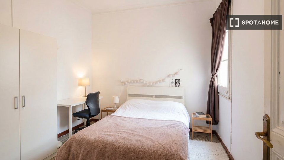 Double room Barcelona, 5 beds, 100m² — photo 1