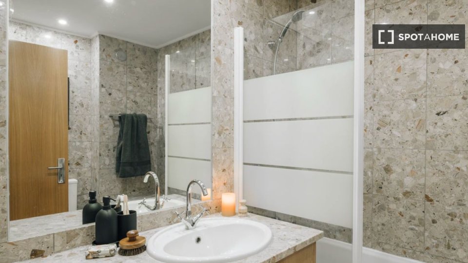 Apartment Lisbon, 2 beds — photo 14