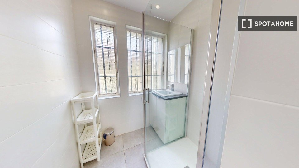 Double room Lyon, 6 beds, 116m² — photo 5