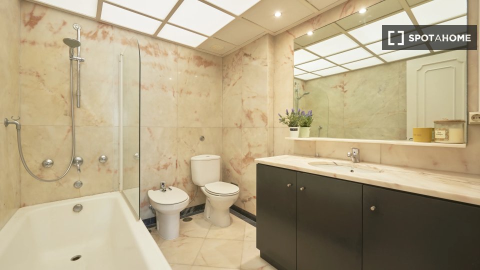 Double room Lisbon, 9 beds — photo 13
