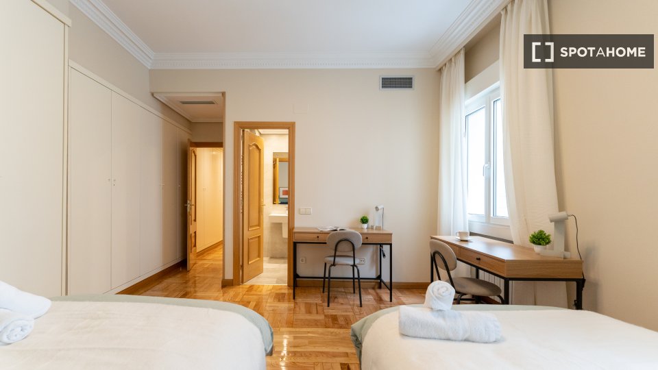 Double room Madrid, 5 beds — photo 5