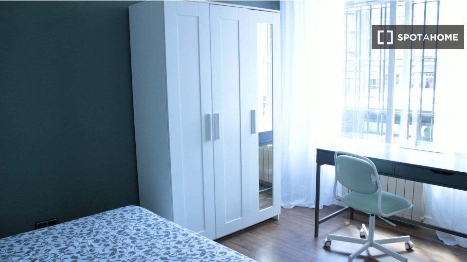 Habitación en piso compartido en madrid.