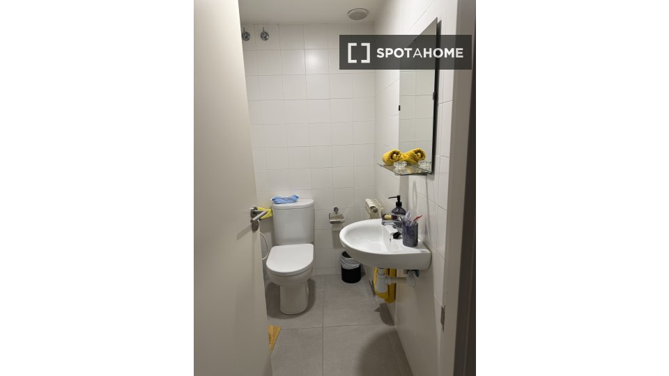Double room Barcelona, 3 beds, 80m² — photo 7