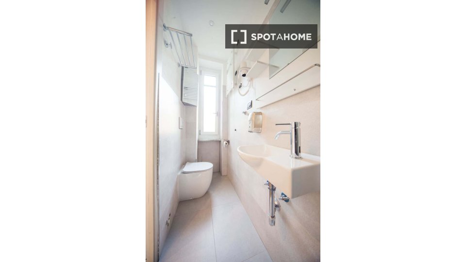 Double room Turin, 1 bed — photo 11