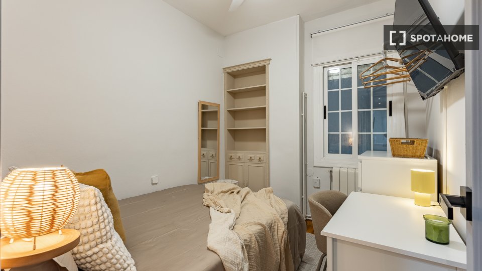 Double room Barcelona, 5 beds, 95m² — photo 7