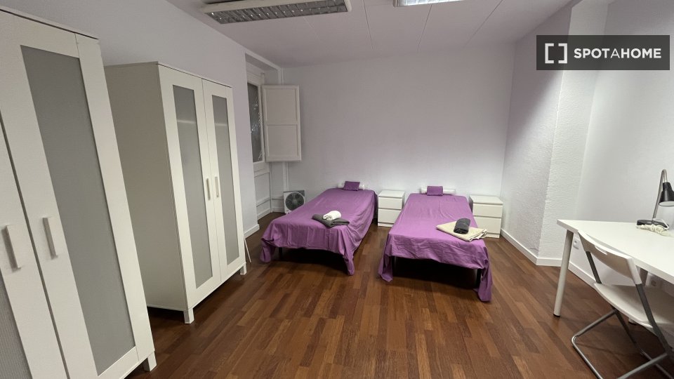 Double room Barcelona, 13 beds, 290m² — photo 16