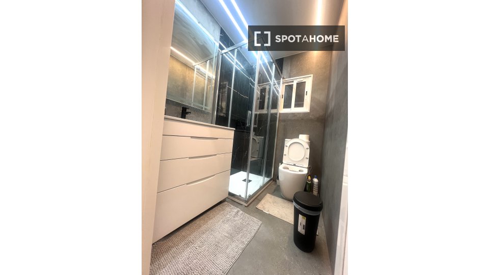 Apartment Barcelona, 3 beds, 60m² — photo 11