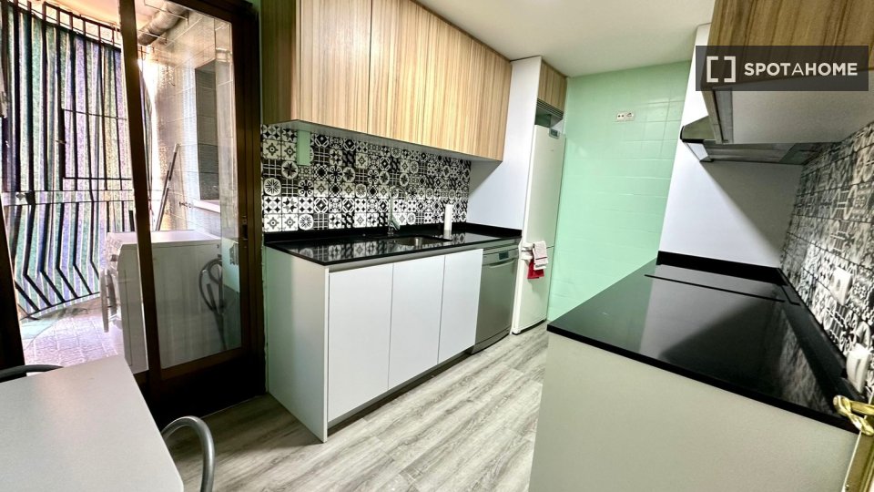 Double room Madrid, 3 beds — photo 1