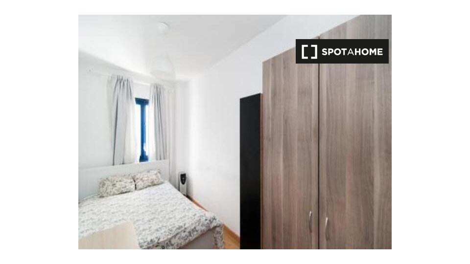 Double room Madrid, 7 beds, 140m² — photo 13