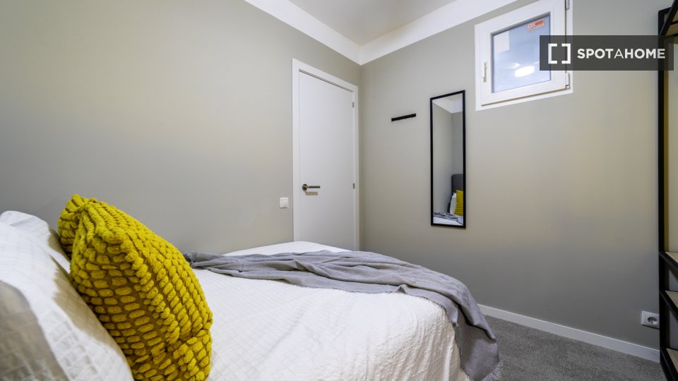 Double room Madrid, 7 beds, 157m² — photo 3